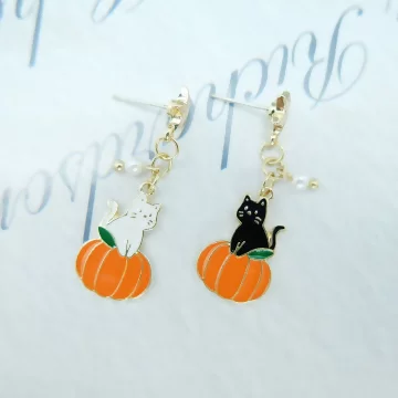 貓捉南瓜×不對稱吊墜耳環.avif