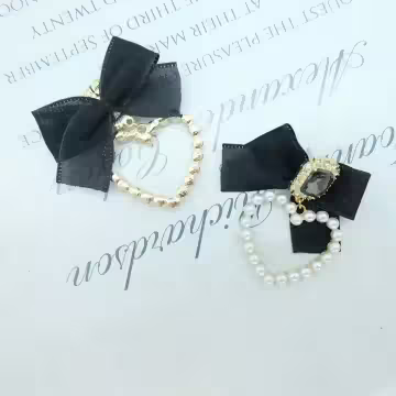 黑緞面領結珍珠愛心&times;吊墜耳環