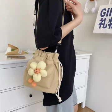少女花朵帆布水桶包×斜背包×卡其.avif