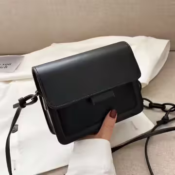 不對稱背帶掀蓋小方包×斜背包×黑色