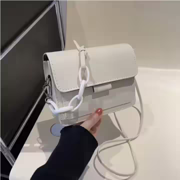 不對稱背帶掀蓋小方包×斜背包×白色