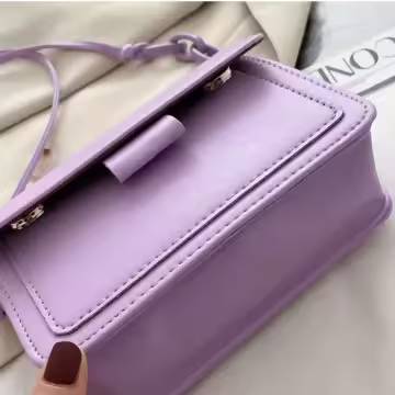 不對稱背帶掀蓋小方包×斜背包×粉紫