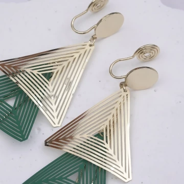 撞色鏤空雙層三角型×蚊香盤U型耳夾.avif