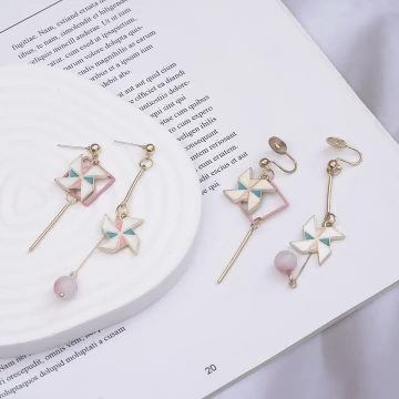 紙風車直桿×不對稱吊墜耳環 .avif