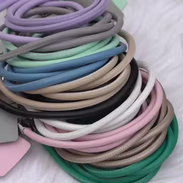 單色簡約皮革×手機斜背雙勾掛繩×奶油