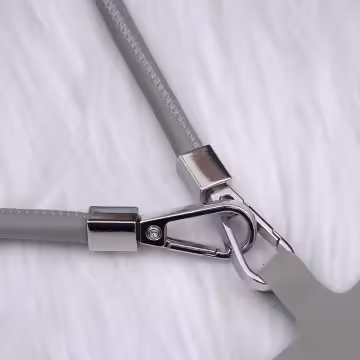 單色簡約皮革×手機斜背雙勾掛繩×灰色
