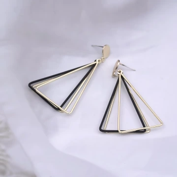 俐落黑金三角型×吊墜耳環 .avif