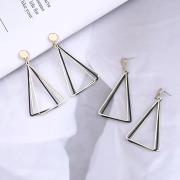 俐落黑金三角型×吊墜耳環 .avif