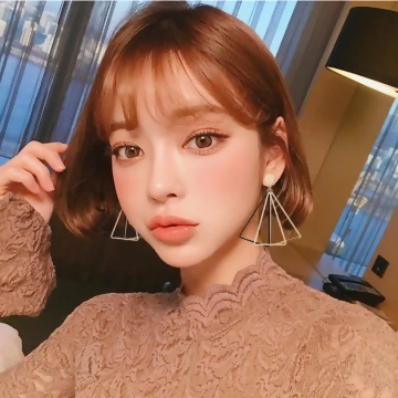 俐落黑金三角型×吊墜耳環 .avif