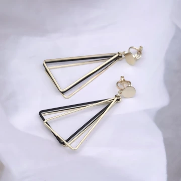 俐落黑金三角型×三角耳夾.avif