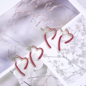 安可拉復古紅心×後掛式吊墜耳環 .avif