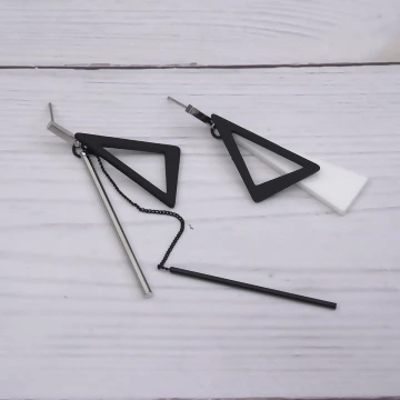 超長三角型不規則長桿×不對稱吊墜耳環 .avif