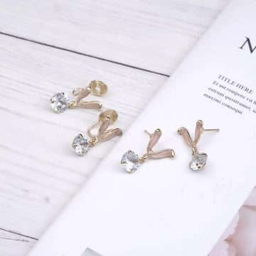 兔耳V字晶鑽×吊墜耳環 .avif