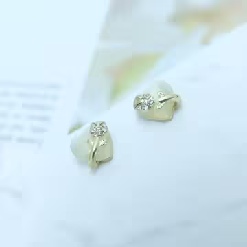 愛心貓眼石鑲花&times;耳環