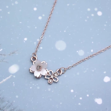 白櫻如雪×鎖骨項鍊.avif