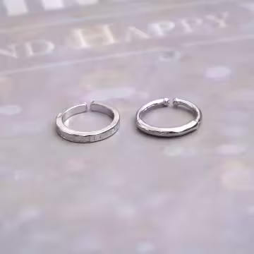 素圈波紋字母銀色×四套件戒指組