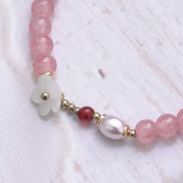 小白花草莓晶琉璃×固定式串珠手鍊.avif