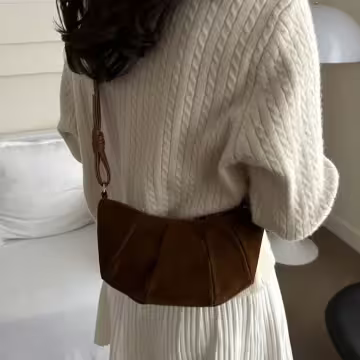 復古牛角包仿麂皮×斜背包×深咖