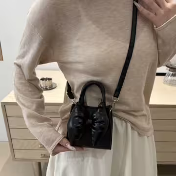 澎澎蝴蝶結小廢包×斜背包×黑色