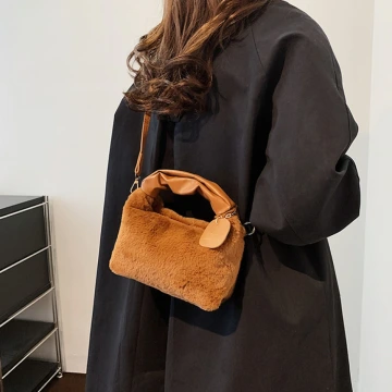 皺折提把毛絨小包方×斜背包×棕咖.avif