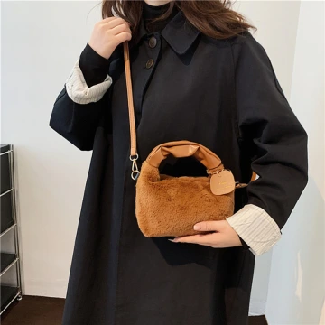 皺折提把毛絨小包方×斜背包×棕咖.avif