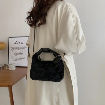 皺折提把毛絨小包方×斜背包×黑色.avif