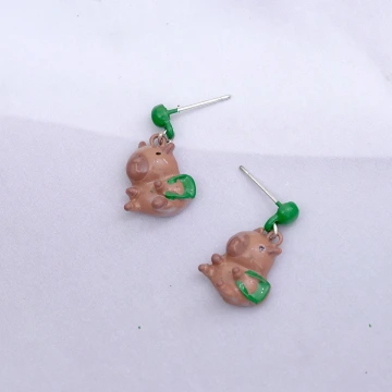 搬家的水豚男×吊墜耳環.avif