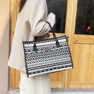 民族風線條圖騰印花×手提袋×黑色.avif
