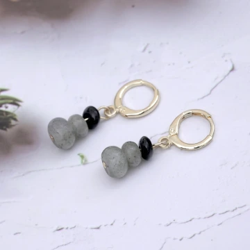 三顆黑綠小石子×耳扣.avif