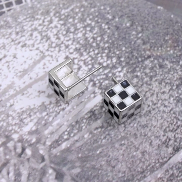 立體賽車黑白棋×耳環.avif