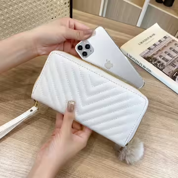 V紋壓線毛球×手拿拉鍊長皮夾×白色