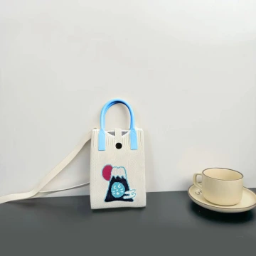富士山×針織×斜背包.avif