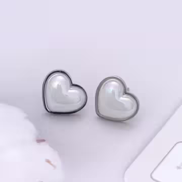 316鋼飾×立體白愛心×耳釘×共二色