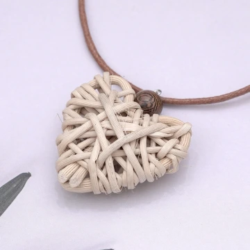 藤編愛心×蠟繩×可調節長項鍊.avif
