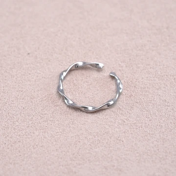 925銀飾×波浪扭轉×開口戒指.avif