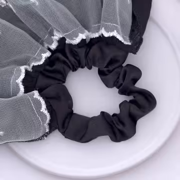黑白點點蕾絲裙擺&times;大腸髮束
