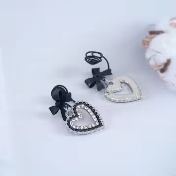甜酷黑蝴蝶結愛心&times;蚊香盤U型耳夾