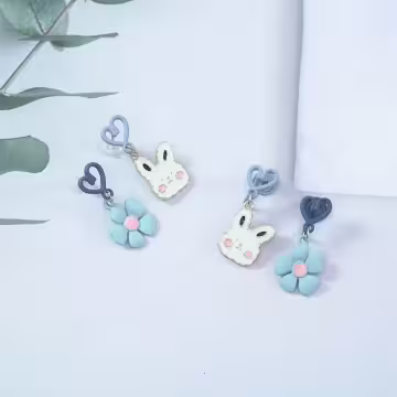 愛心棉花糖兔兔藍花&times;不對稱蚊香盤U型耳夾