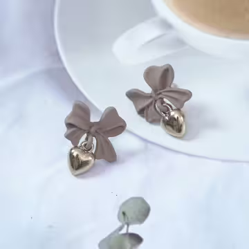 棕咖領結金色愛心&times;吊墜耳環