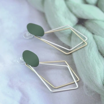 綠金不規側邊框×吊墜耳環.avif