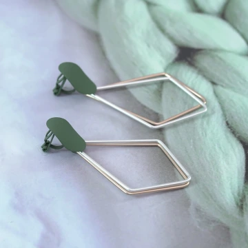 綠金不規側邊框×吊墜耳環.avif