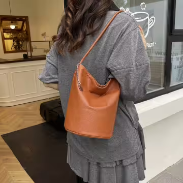 皮革圓身水桶包×肩背包×棕咖