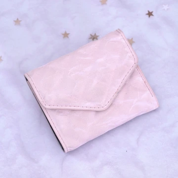 信封爆閃麂皮×三折短皮夾×粉紅.avif