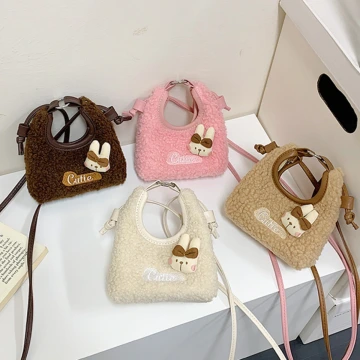 Cutie小兔羊羔捲毛&times;斜背包&times;白色.avif