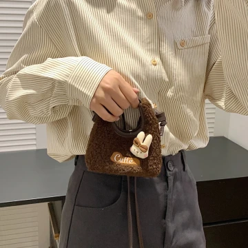 Cutie小兔羊羔捲毛&times;斜背包&times;白色.avif