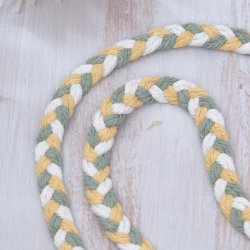 刺繍紅藍小花朵&times;吊墜耳環.avif