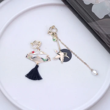 星夜貓咪&times;不對稱三角耳夾.avif
