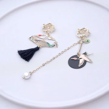 星夜貓咪&times;不對稱三角耳夾.avif