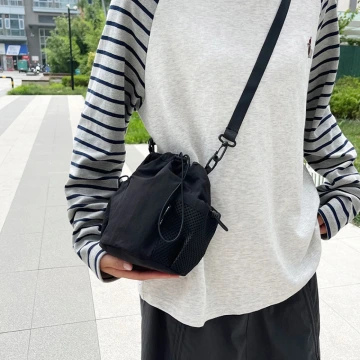 網袋束口尼龍&times;斜背包&times;黑色.avif