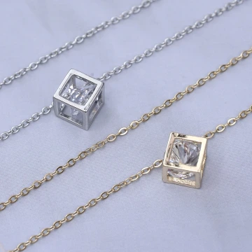 316鋼飾&times;魔方晶鑽&times;鎖骨項鍊&times;銀色.avif